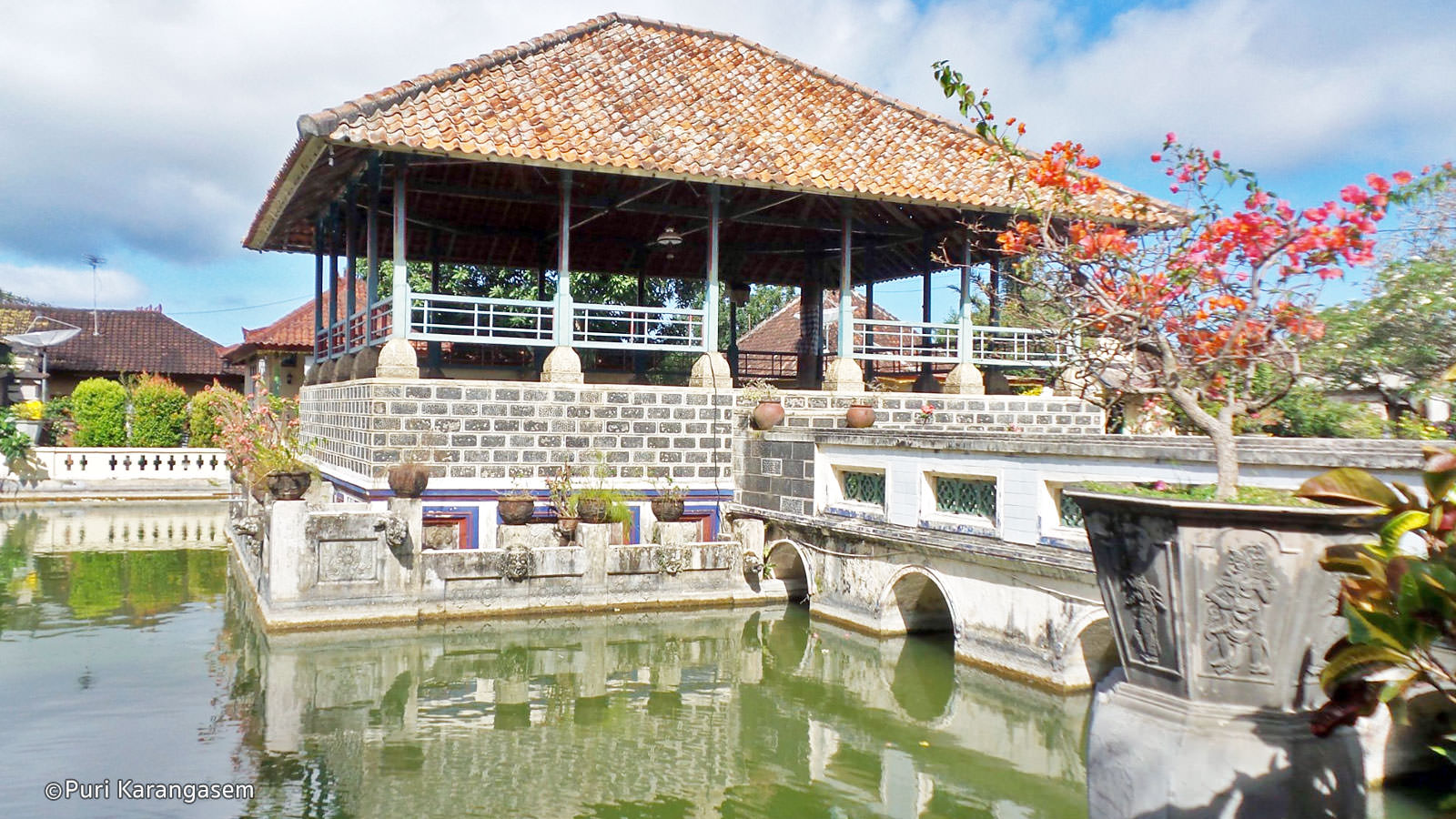 PURI KARANG ASEM YANG MEMPESONA