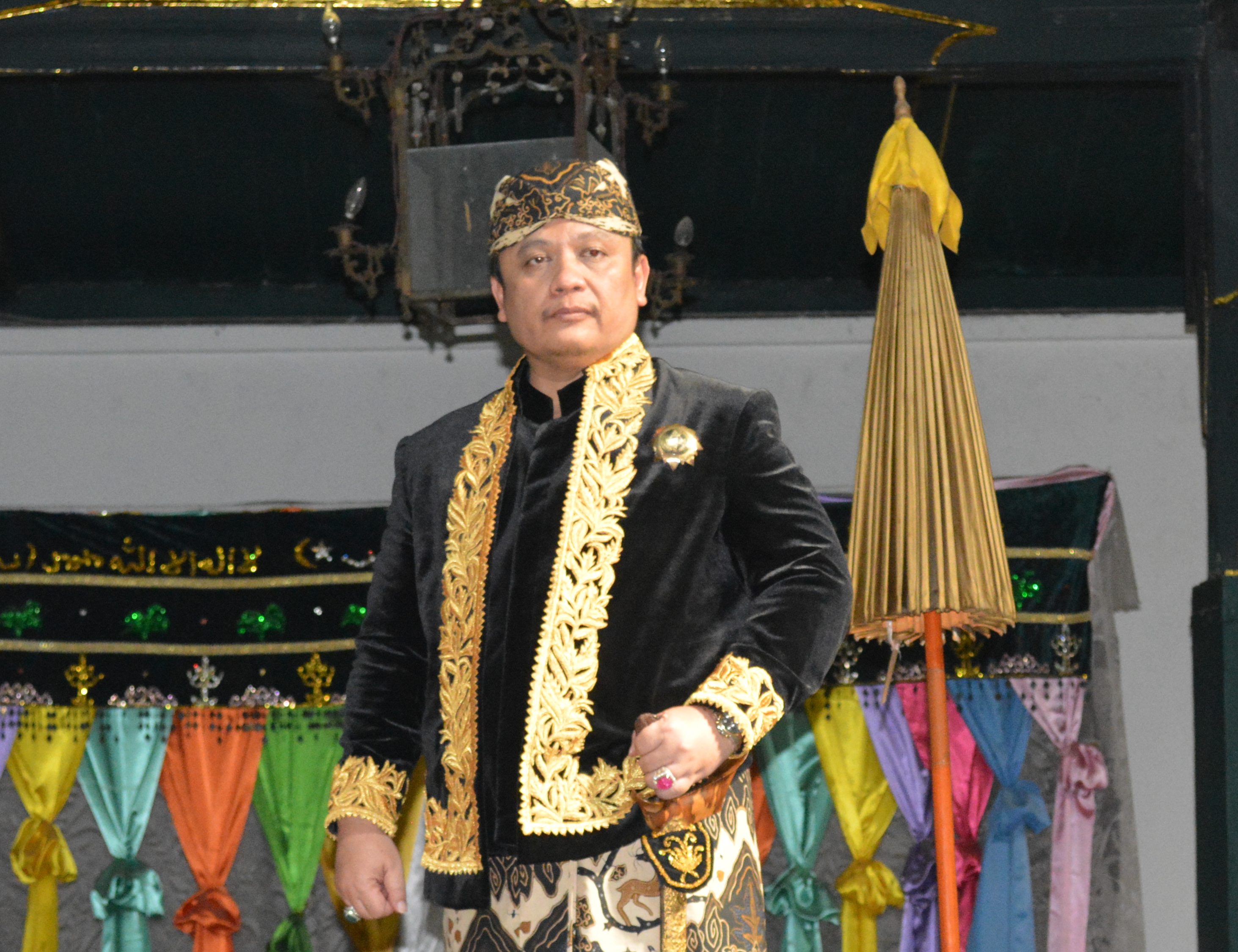 Sultan Sepuh ke XIV PRA. Arief natadiningrat, SE. Kenangan Bersama Hj kristiani Herawati