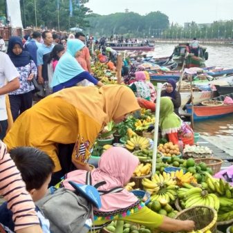 Wisata Air Pasar Terapung Banjarmasin