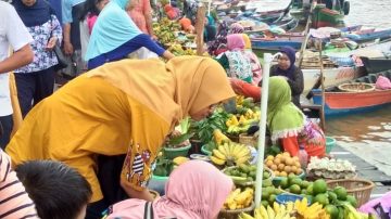 Wisata Air Pasar Terapung Banjarmasin