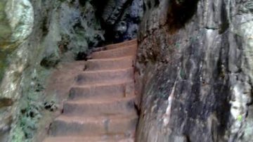 Cerita Mistis Gua Batu di Wisata Alam Bantimurung Maros