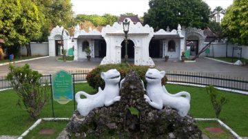 Ratu Alexandra Tegaskan :  Keraton Kasepuhan Masih di Bawah Kendali Sultan Sepuh XIV  PRA Arief natadiningrat, SE