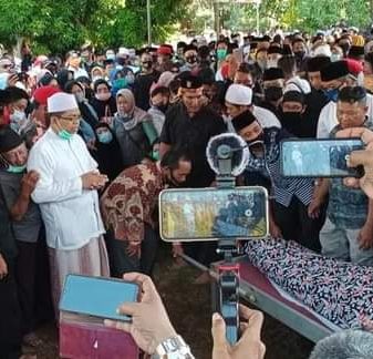 Ribuan Pelayat Antar Yance Ke Tempat Peristirahatan Terakhir