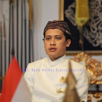 Mewarisi Tahta Sebagai Sultan Sepuh Yang Sesuai Dengan Adat Keraton
