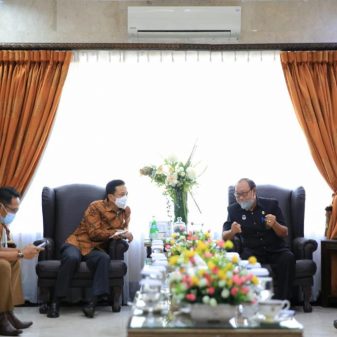 HUT Kota Makassar di Meriahkan 413 Pasangan Nikah Massal