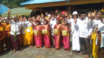 Acara Keagamaan Balai Kentongan  Di Pura Puncak Gunung Agung 