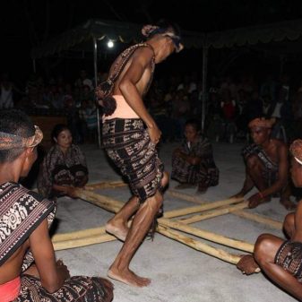 Permainan Rakyat dan Ritual Adat Pedjadja Aru diKabupaten Sabu Raijua NTT