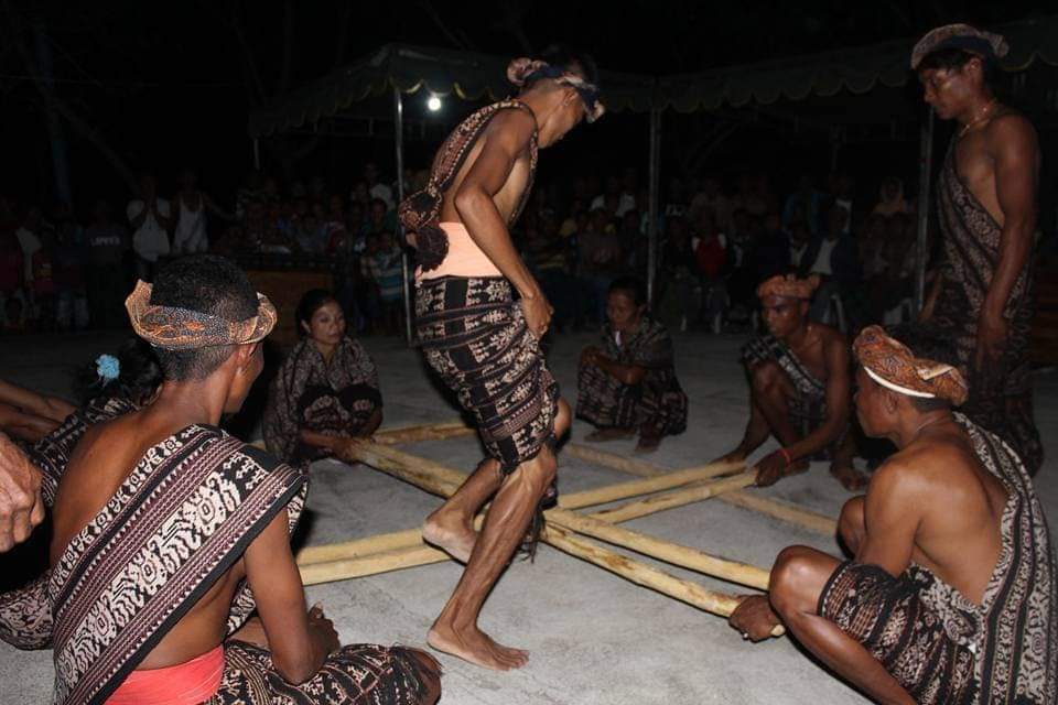 Permainan Rakyat dan Ritual Adat Pedjadja Aru diKabupaten Sabu Raijua NTT