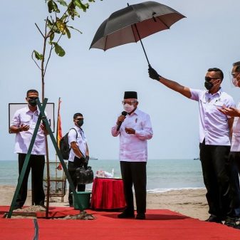 Wapres RI K.H. Ma’ruf Amin : Penanaman 300 Pohon Ketapang, Upaya Mitigasi Bencana