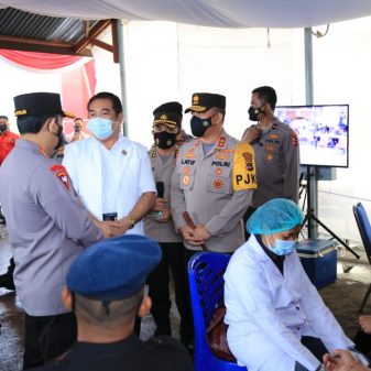 Selain Tinjau Vaksinasi, Kapolri Saksikan Langsung Donor Plasma Konvalesen Di Polda NTT