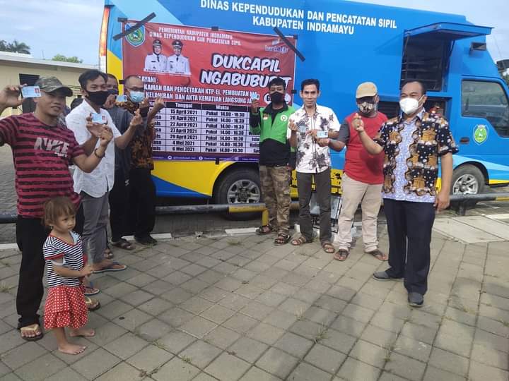 Ngabuburit Dapat KTP, Dukcapil Indramayu Permudah Pelayanan