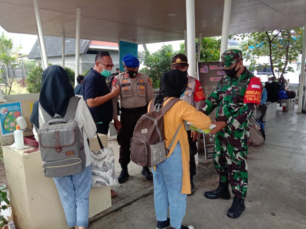 Bagikan 4200 Masker Medis Gratis Polres Kep Seribu & Polsek Jajaran Cegah Covid-19