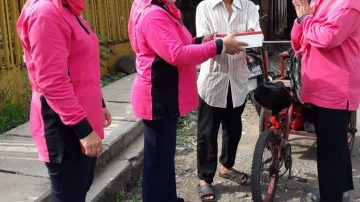 Berbagi Sarapan Untuk Warga Kelapa Gading