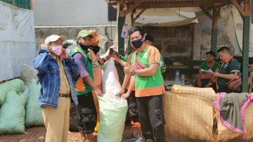 Sampah Anorganik Non Ekonomis Bisa Disedekahkan, Sebut Kalimat Akad ‘Sedekah Sampah’