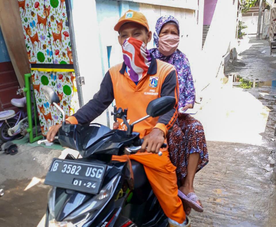 Kelurahan Semper Timur Optimalkan Layanan Antar Jemput Peserta Vaksinasi Lansia