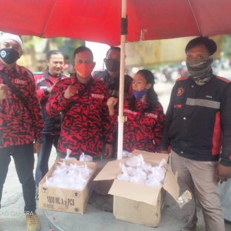 Ormas KKPMP Jakarta Utara bagikan Nasi Kotak Dan Takjil