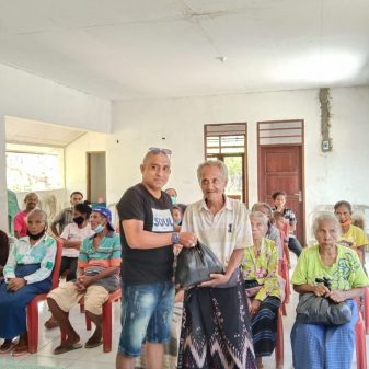 Komunitas GPS Berbagi dengan Masyarakat Liae