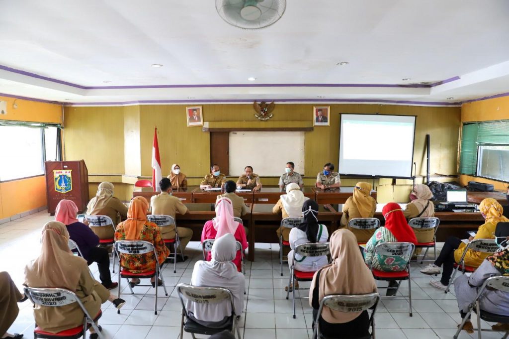 Tim Monitoring Tingkat Kota Jakut Pantau Kegiatan Vaksinasi Lansia di Kelurahan Kebon Bawang