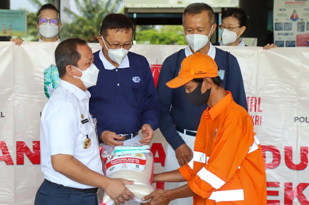 Bantuan Sosial Buddha Tzu Chi Disalurkan Untuk Petugas PJLP dan PPSU Jakarta Utara