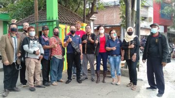 Keluarga Besar Wartawan Media Warisan Budaya Nusantara bagikan Sembako, Nasi Kotak dan Takjil