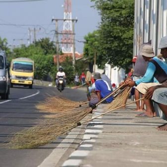 Legenda Saidah Dan Saenih, Menjadi Mitos Melempar Uang Di Jembatan Kali Sewo
