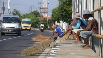 Legenda Saidah Dan Saenih, Menjadi Mitos Melempar Uang Di Jembatan Kali Sewo