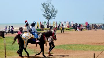 Pengunjung di Pantai Plentong Membludak, Pengelola Jalankan Prokes Covid-19