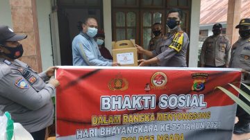 Sambangi Purnawirawan Dan Warakawuri, Kapolres Ngada Disambut Haru