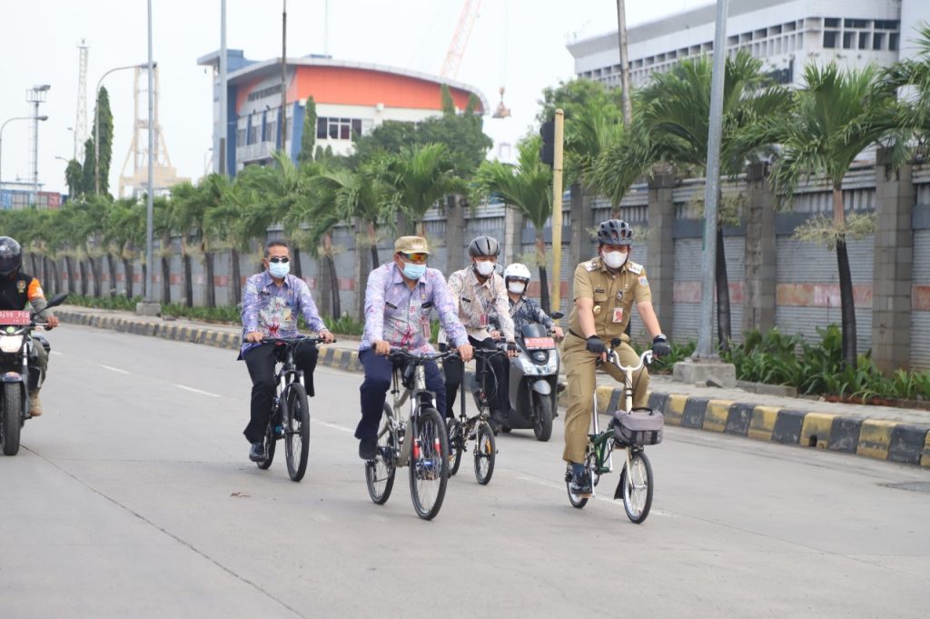 Peringati Hari Bersepeda Sedunia, Wali Kota Jakut Gowes Sepeda Menuju Dermaga JICT II