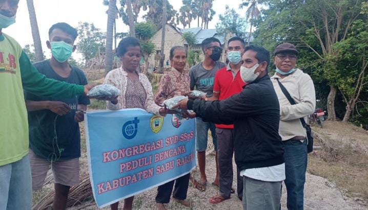 Kongregrasi SVD-SSPS Ikut Meringankan Beban Masyarakat di Sabu Raijua
