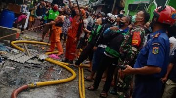 Dua Puluh Unit Damkar Dikerahkan Atasi kebakaran di Pademangan
