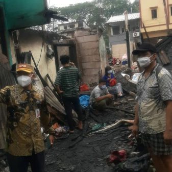 Bantuan Sosial Disalurkan Bagi Korban Terdampak Kebakaran di Pademangan