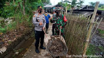 TNI-POLRI diwilayah Hukum Polsek Mangkubumi, Giat Kerja Bhakti Bersama