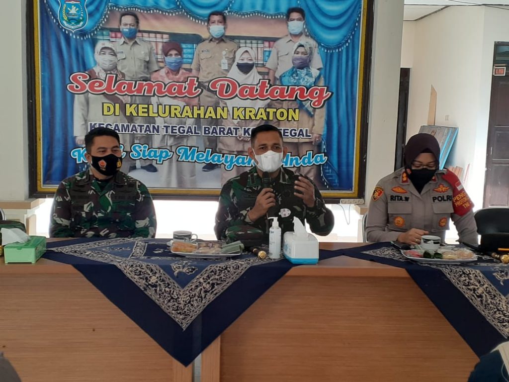 Pantau Perkembangan Situasi, Danrem 071/Wijayakusuma Tinjau Posko PPKM Kraton Tegal