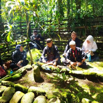 Kegiatan Rutin “Ngabako Saamparan” Situs Gandoang Pererat Tali Silaturahmi Antar Komunitas Budaya