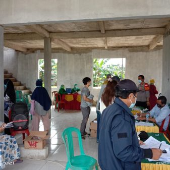 Vaksinasi Warga Jejalen Jaya Dalam Rangka Bhakti Bhayangkara