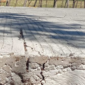 Jalan Rabat Betonisasi di Cikoang Laikang Diduga Kurang Maximal Pengerjaannya 