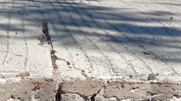 Jalan Rabat Betonisasi di Cikoang Laikang Diduga Kurang Maximal Pengerjaannya 