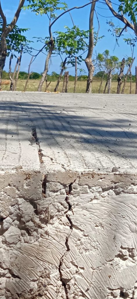 Jalan Rabat Betonisasi di Cikoang Laikang Diduga Kurang Maximal Pengerjaannya