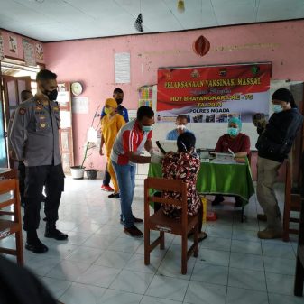 Percepatan Herd Immunity, Kapolres Ngada Pantau Langsung Vaksinasi Masal
