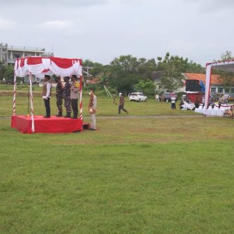 Pangdam V Brawijaya, Kapolda Jatim bersama Kakor Binmas Serta Forkopimda Daerah Melakukan Pengecekan di Kecamatan Arosbaya