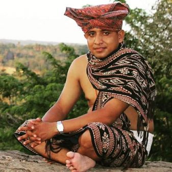 Legenda Tentang Dara Lumu/Mangngi Hana, Salah Satu Generasi Penerus Udu/Suku Kolo Rae