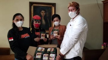 Ully Sigar Rusady Berikan Bantuan 500 Pack Nasi Siap Saji Ke Tim RNLC Wilayah JABAR