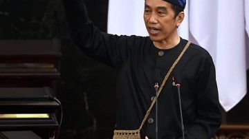 Pakaian Adat Presiden Jokowi