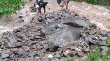 KM 6 Jalan Wolowaru Ende Dan Sejumlah Rumah Di Desa Koanara Ditimpa Bencana Longsor