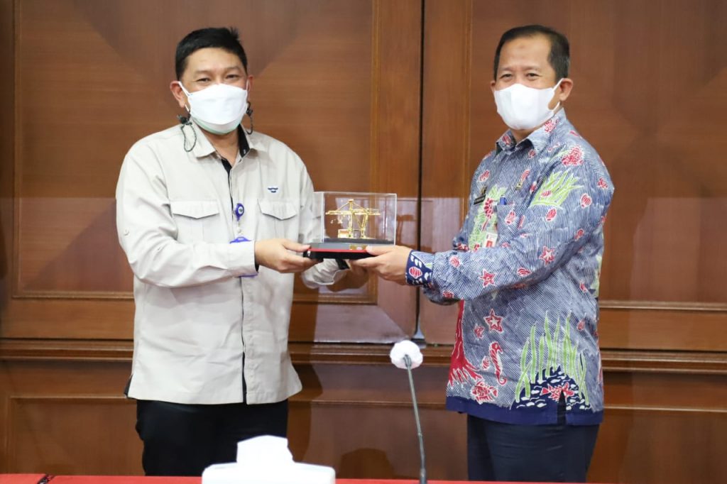 Dua Ribu Paket Donasi Multivitamin dan Masker dari JICT Disalurkan ke Warga Isoman