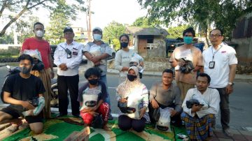 Media Cetak dan Online Warisan Budaya Nusantara Bagikan Sembako Kepada Warga Koja Jakarta Utara
