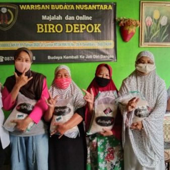 Media Warisan Budaya Nusantara Biro Depok Distribusikan Bantuan Beras Kepada Masyarakat Setempat