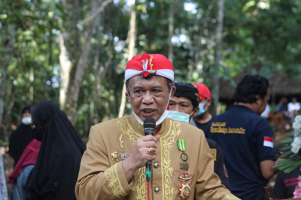 Tokoh Budaya Sunda Anton Charliyan Bersama Ketua DPRD Kab. Tasikmalaya Resmikan Situs Circle Stone di Kampung Cipeujit