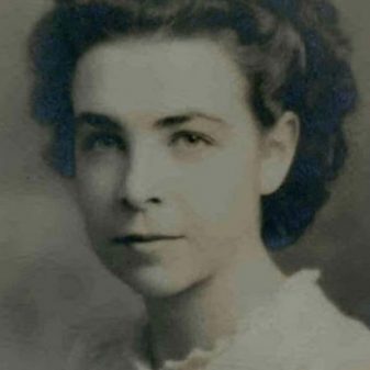 K’TUT TANTRI Salah Satu Wartawati dan Berjuang Untuk Negeri